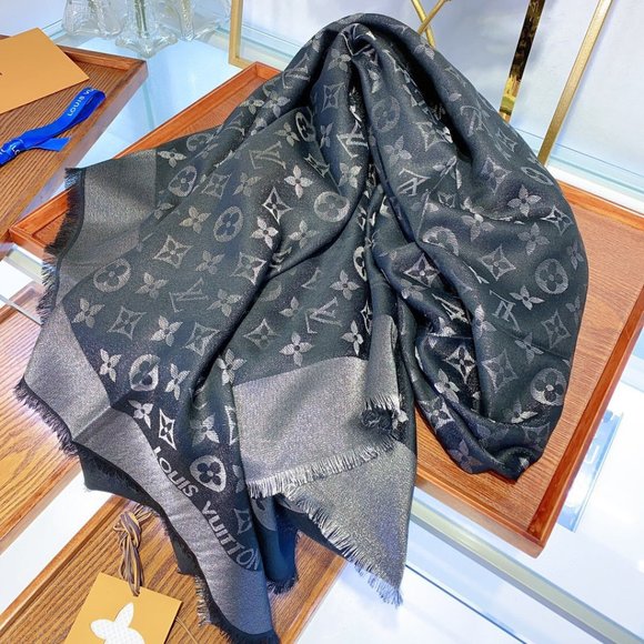 💎✨AUTHENTIC✨💎Louis Vuitton scarf - Picture 3 of 4